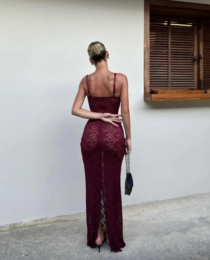 Robe de soirée longue élégante à bretelles sirène et coupe ajustée en dentelle bordeaux C2068