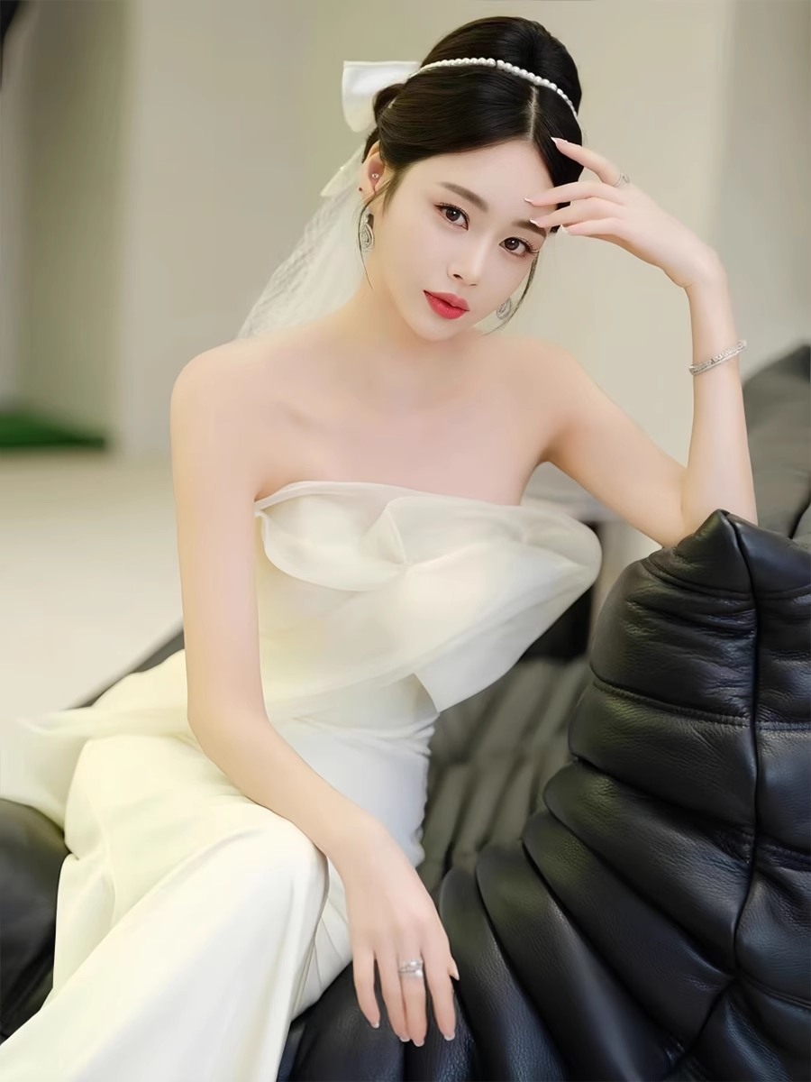Simple Mermaid Sweetheart White Satin Wedding Dresses B017
