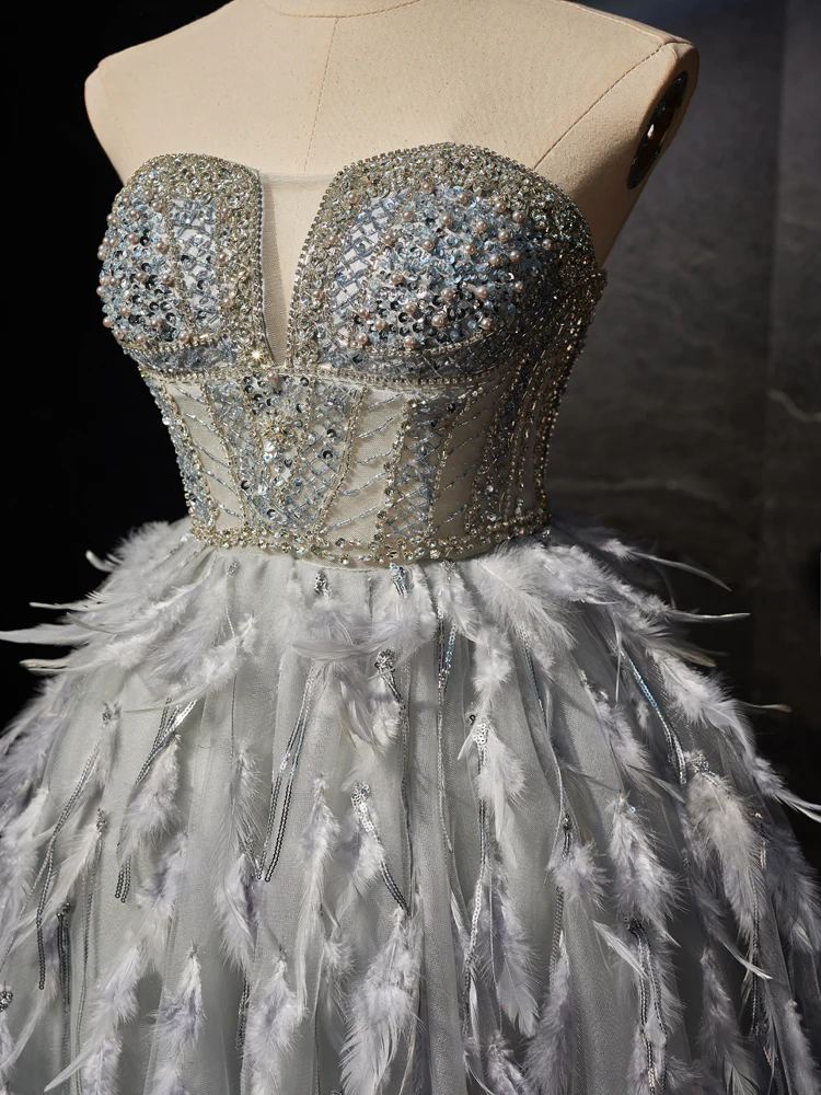 Robes de soirée en plumes de perles de tulle à col en coeur gris B078