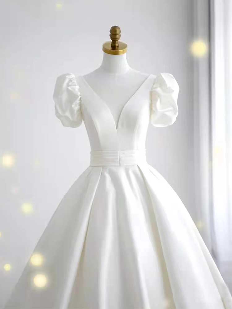 Vintage Ball Gown Short Sleeves White Long Wedding Dresses B083