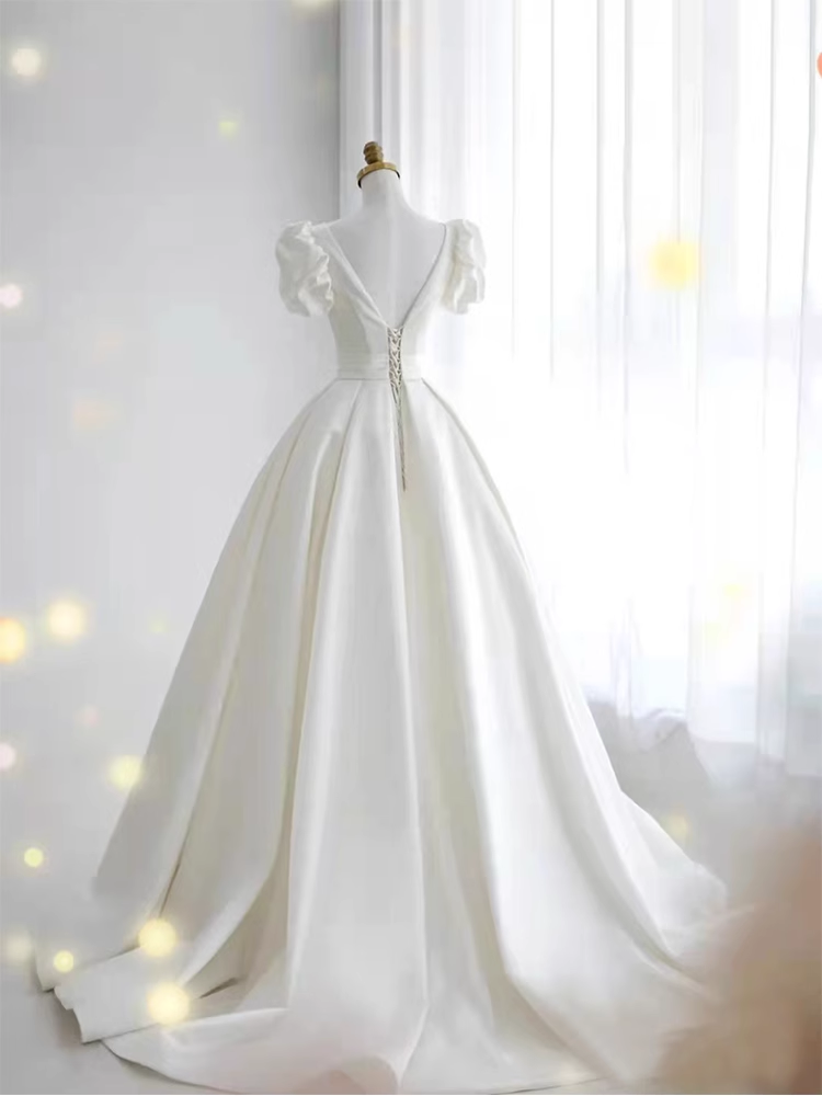 Vintage Ball Gown Short Sleeves White Long Wedding Dresses B083