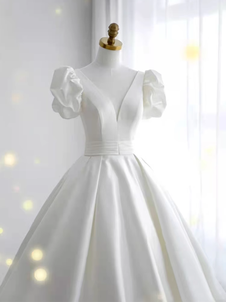 Vintage Ball Gown Short Sleeves White Long Wedding Dresses B083