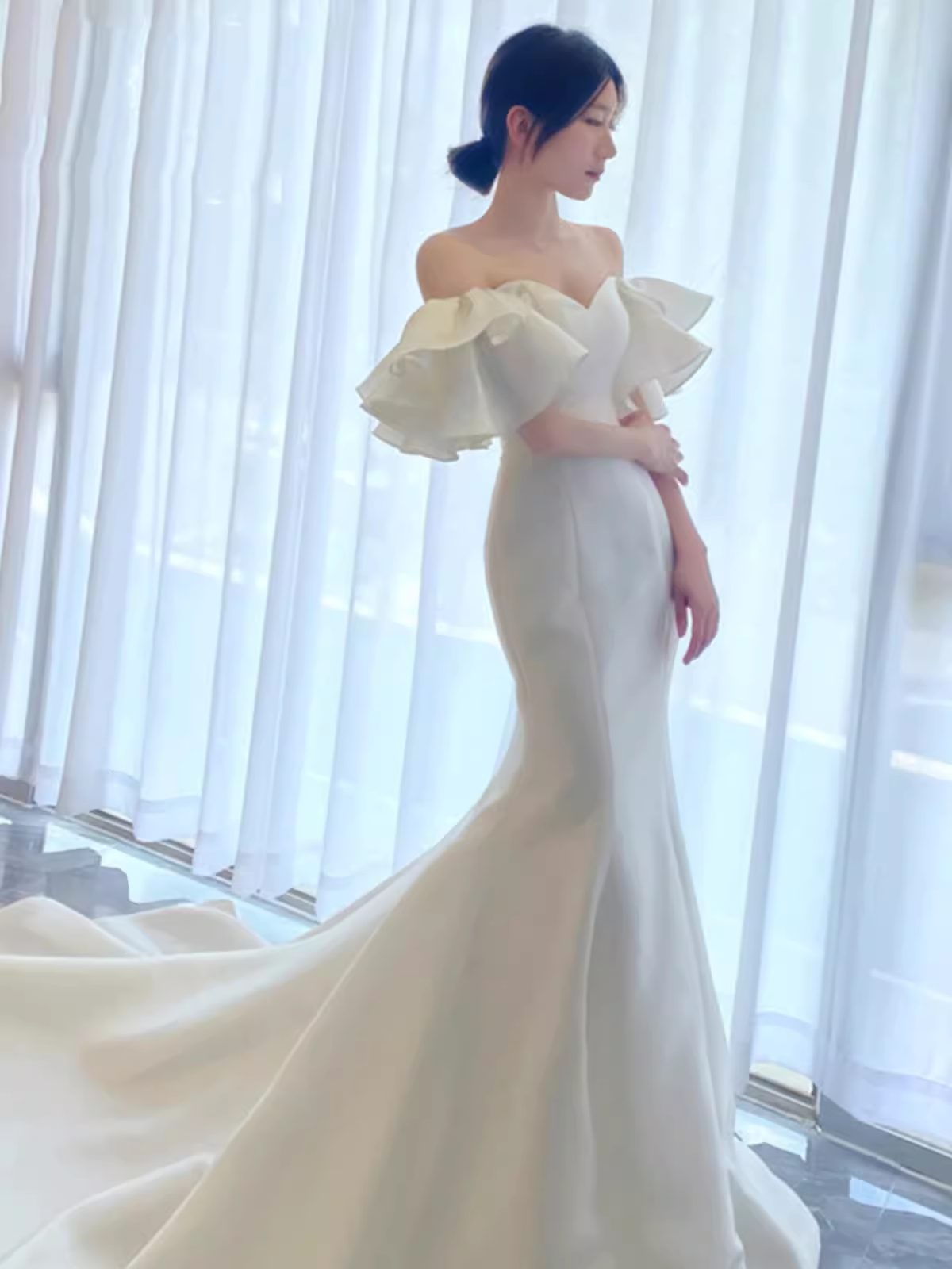 Ball Gown Strapless White Satin Long Wedding Dresses B093