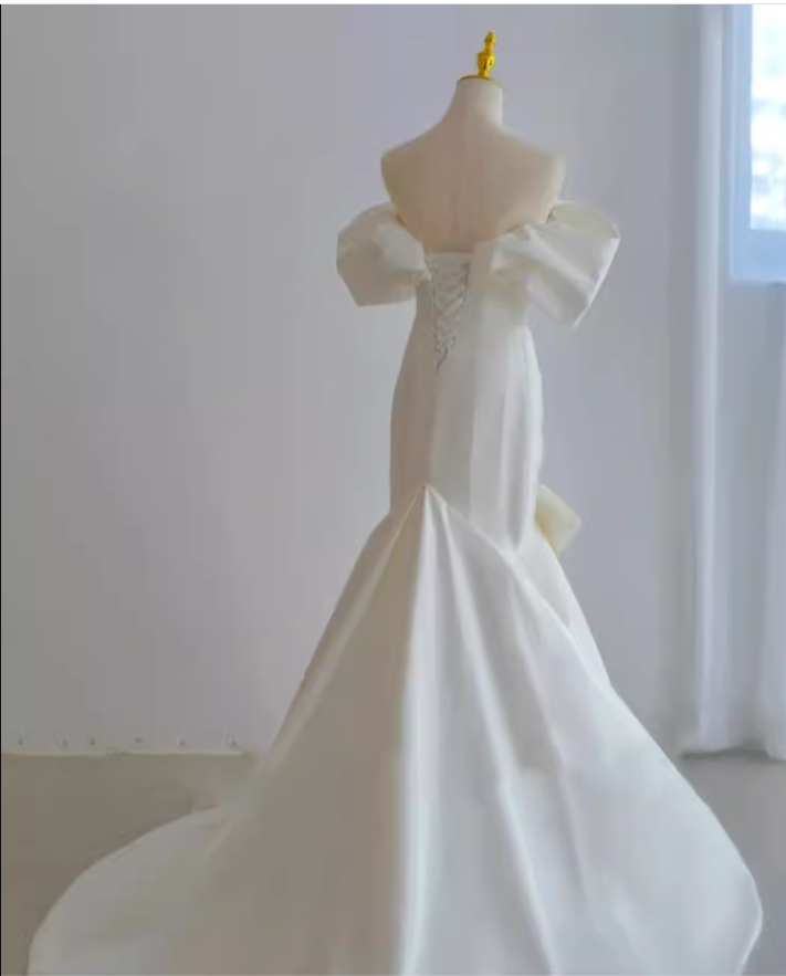 Vintage sirène hors de l'épaule décolleté blanc longues robes de mariée C111