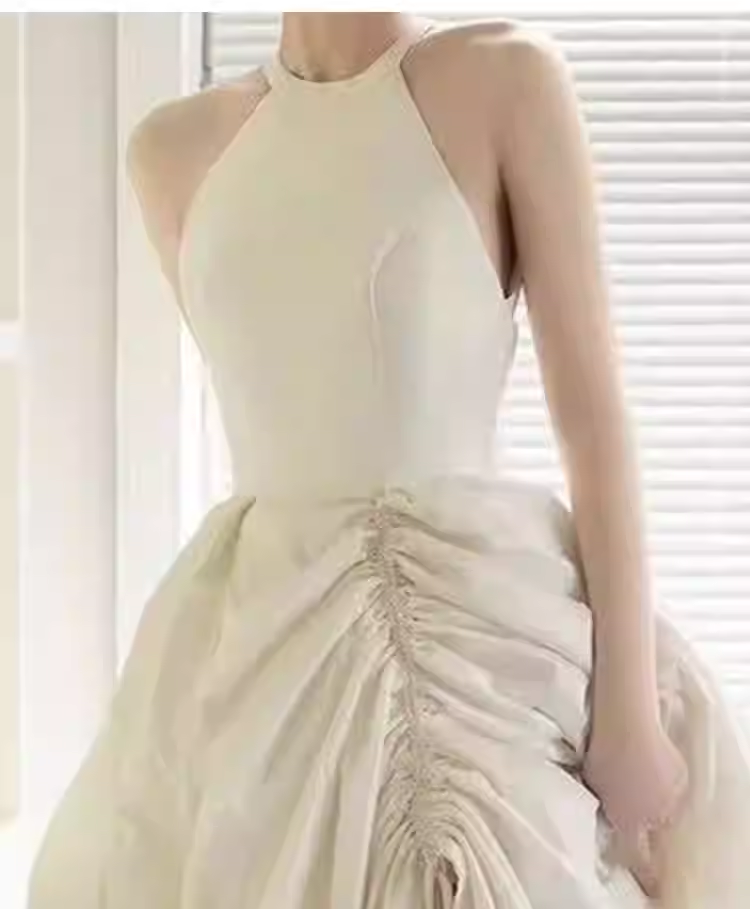 Vintage Ball Gown Scoop Neckline White Satin Wedding Dresses C120