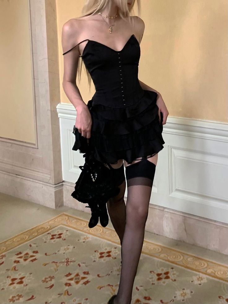 Corset noir, jupe à plusieurs niveaux, robe de soirée, robe de soirée, C1332