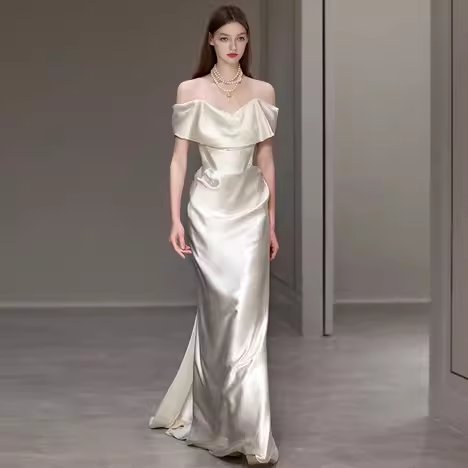 Robes de mariée en satin blanc simple sirène à épaules dénudées C137