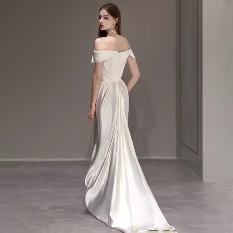 Robes de mariée en satin blanc simple sirène à épaules dénudées C137