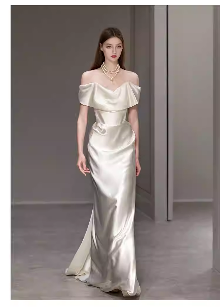 Robes de mariée en satin blanc simple sirène à épaules dénudées C137