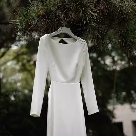 Robe de mariée sirène Simple, encolure dégagée, manches courtes, dos nu, blanche, C145