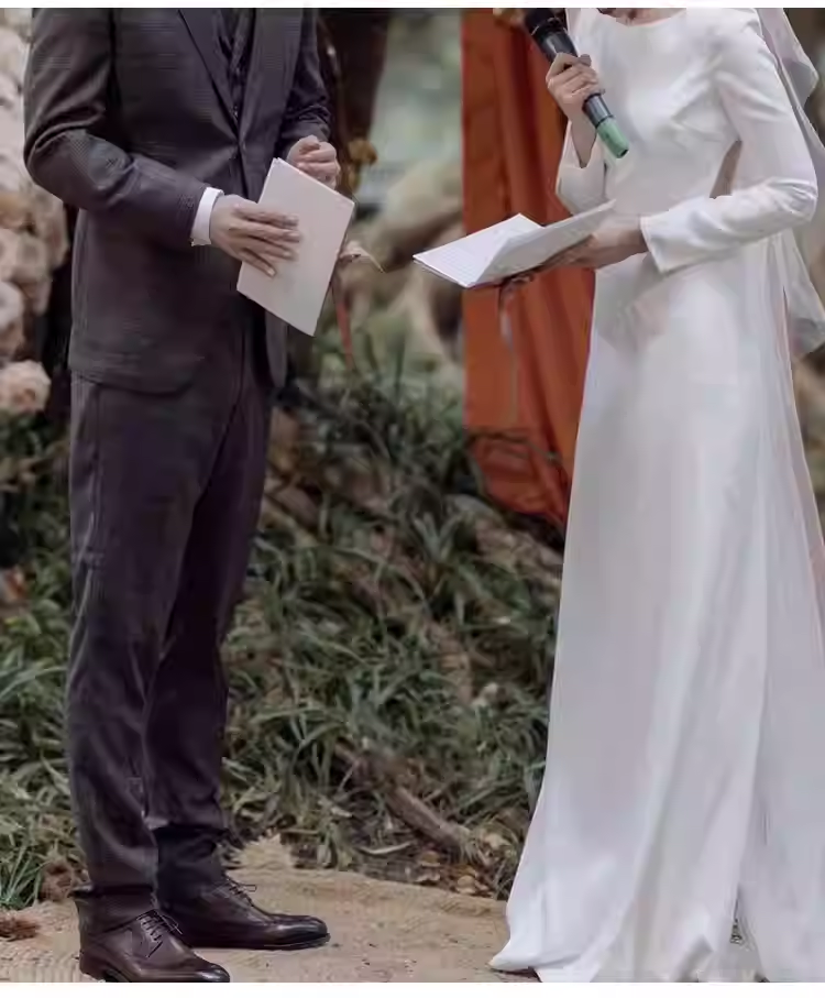 Robe de mariée sirène Simple, encolure dégagée, manches courtes, dos nu, blanche, C145