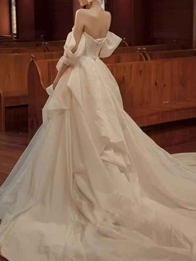 Robe de mariée blanche chic à épaules dénudées et manches courtes C1461