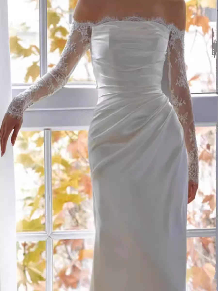Robe de mariée blanche en satin à épaules dénudées et à manches longues C1472