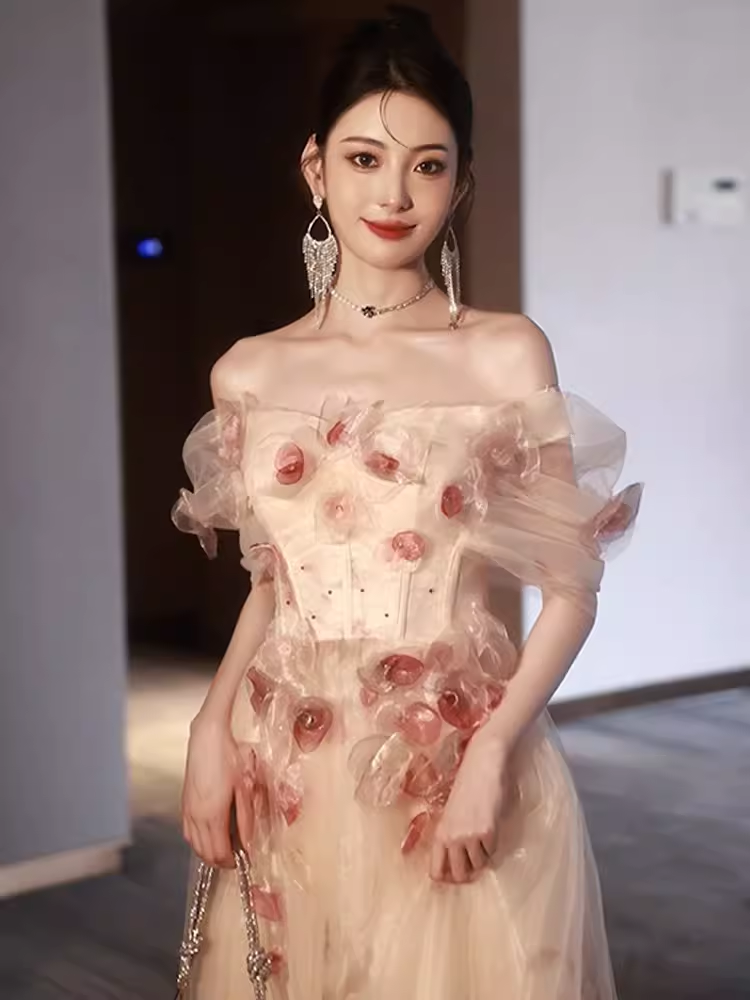 Robe de bal longue sexy en tulle à épaules dénudées et fleurs C1486