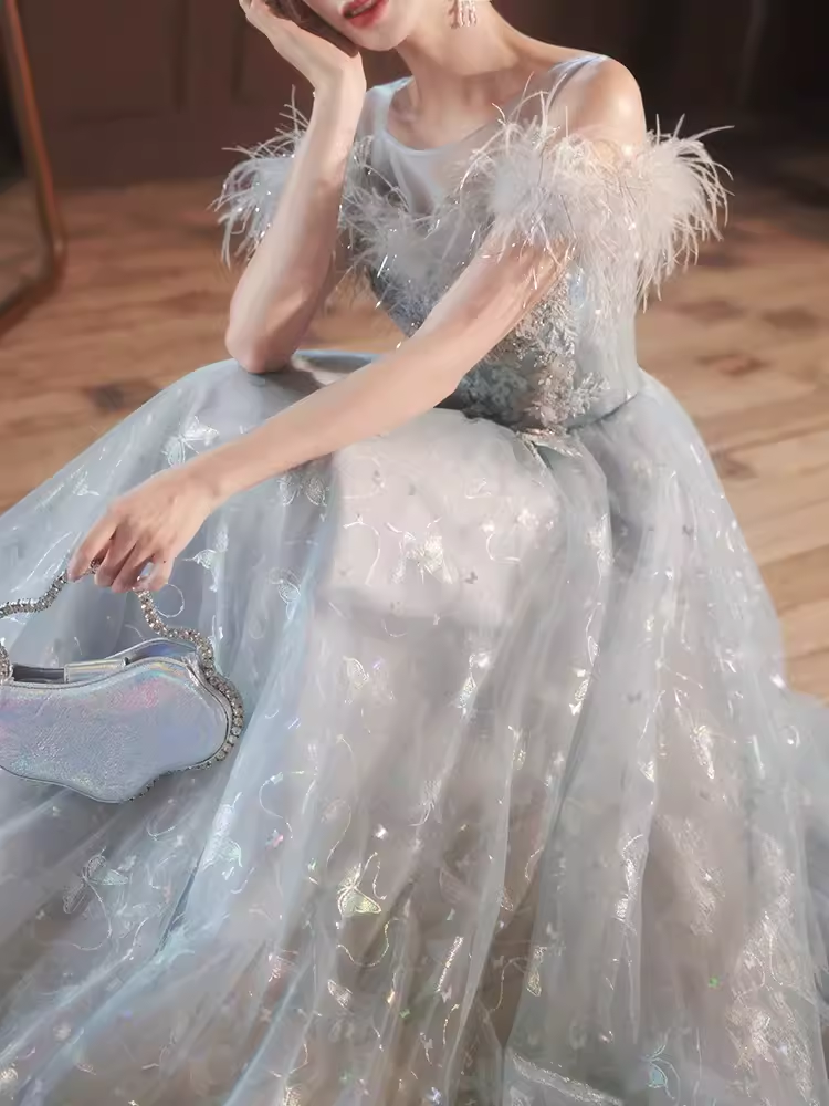 Jolie robe de bal longue grise en tulle à épaules dénudées C1489