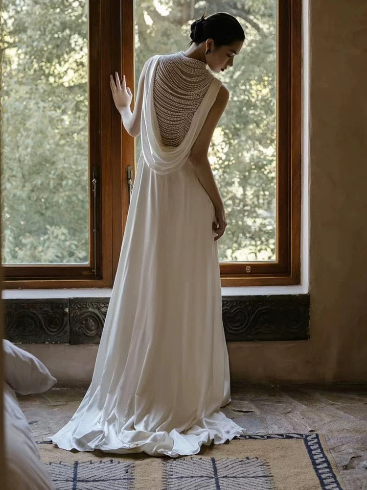 Robe de mariée blanche en mousseline de soie à col haut et perles longues avec volants C1671