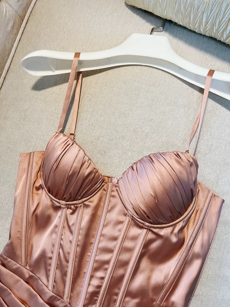 Robe de bal simple en satin rose blush à bretelles spaghetti et fente C1853