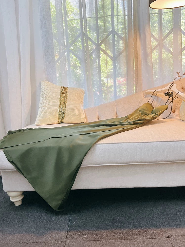 Robe de bal longue en satin de soie verte à bretelles spaghetti sexy sans manches C1884