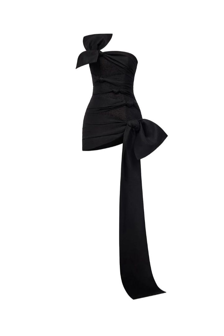 Robe de cocktail courte en satin noir sans bretelles avec nœud et gaine mignonne C1924