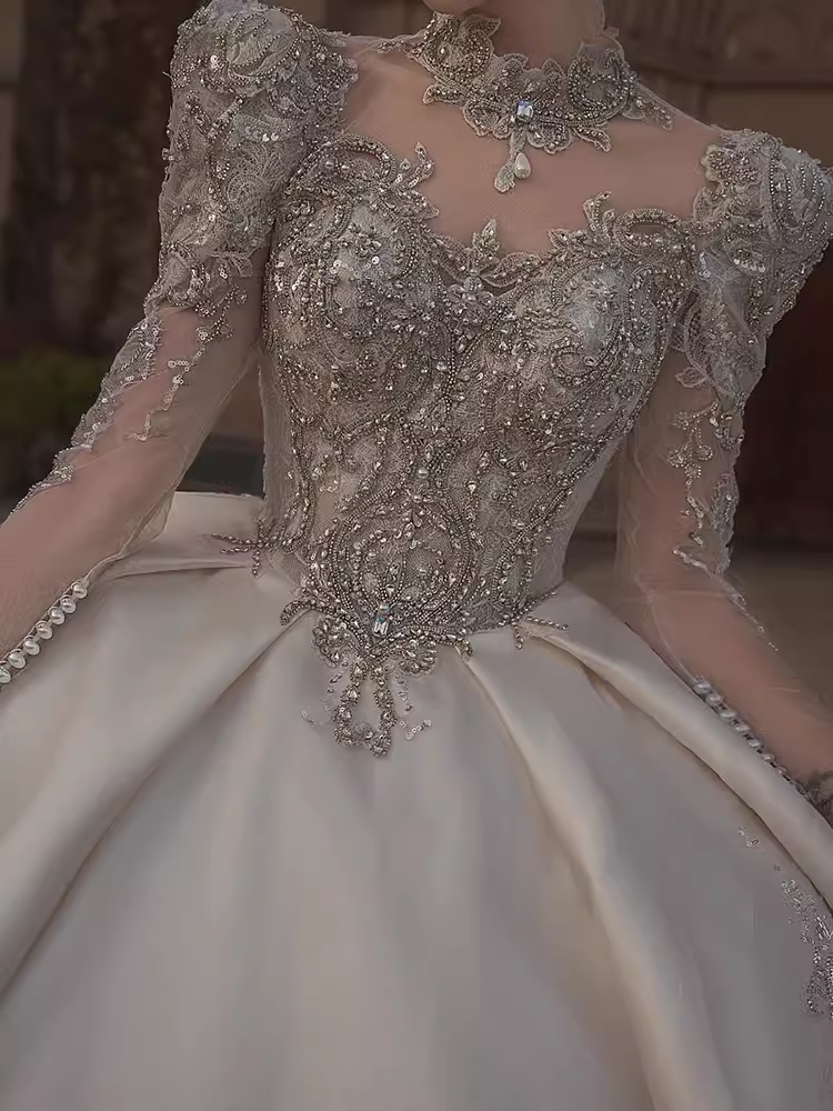 Robe de bal princesse encolure dégagée manches longues robes de mariée en dentelle C207