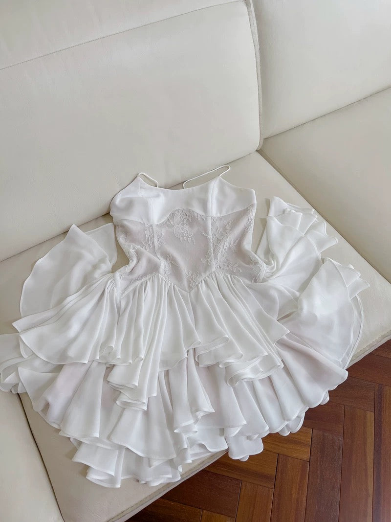 Robe de soirée courte blanche simple à bretelles spaghetti en mousseline de soie, tenue d'anniversaire C2272