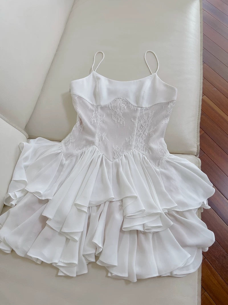 Robe de soirée courte blanche simple à bretelles spaghetti en mousseline de soie, tenue d'anniversaire C2272