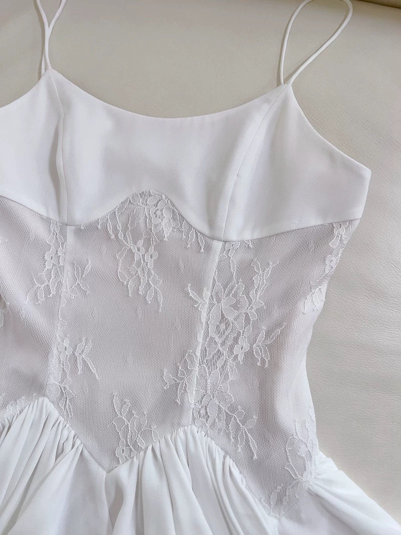 Robe de soirée courte blanche simple à bretelles spaghetti en mousseline de soie, tenue d'anniversaire C2272