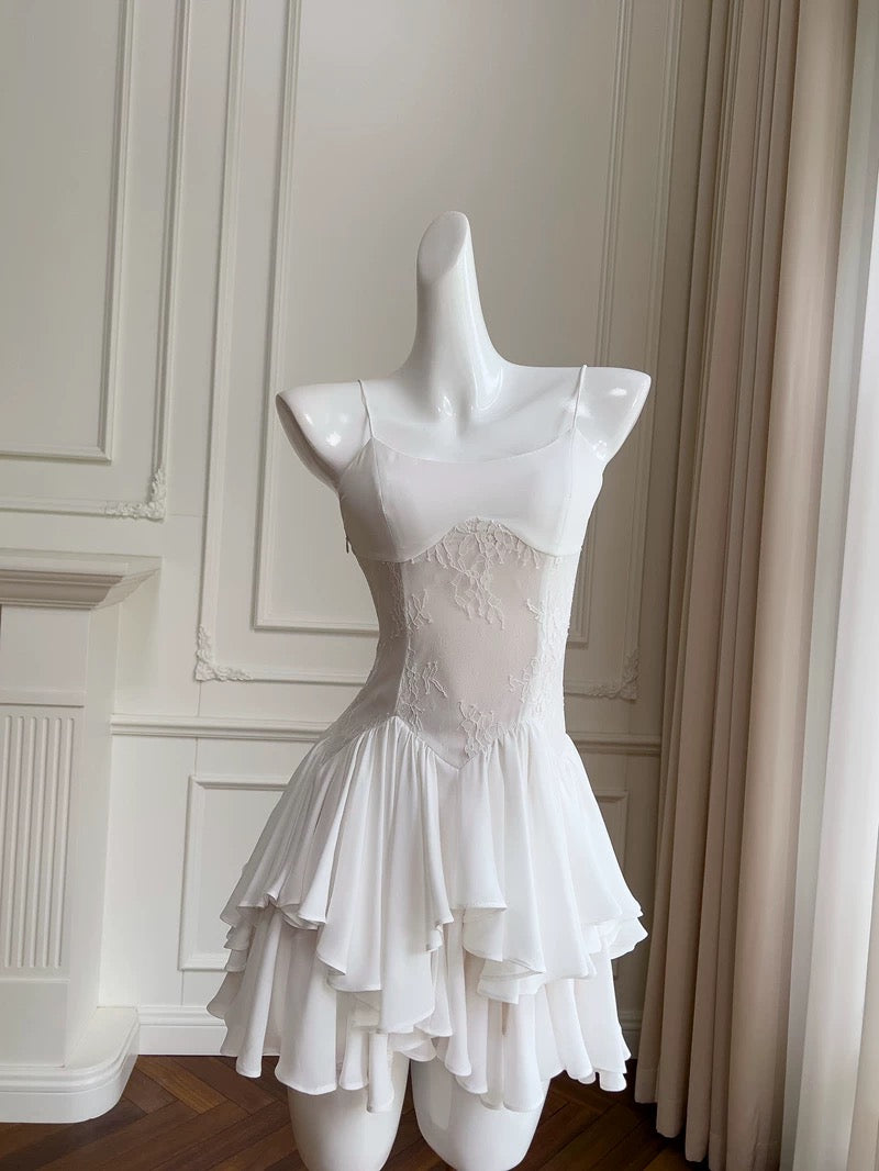 Robe de soirée courte blanche simple à bretelles spaghetti en mousseline de soie, tenue d'anniversaire C2272