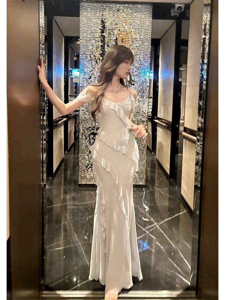 Robe de soirée longue en mousseline de soie à bretelles spaghetti et fourreau modeste avec volants C2317