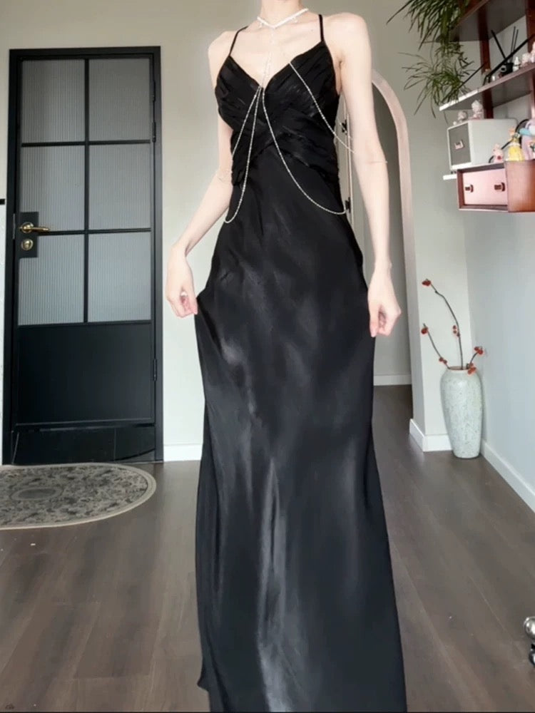 Robe de soirée sexy en satin de soie noire à bretelles spaghetti et gaine C2350