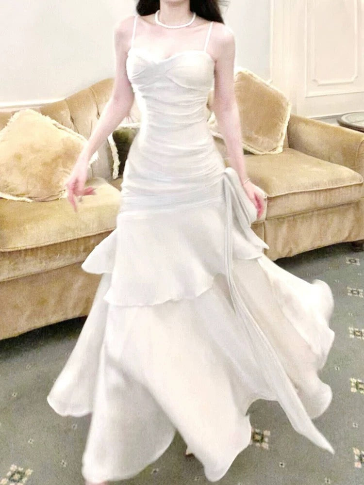 Jolie robe de bal longue ivoire à bretelles spaghetti et gaine C2363