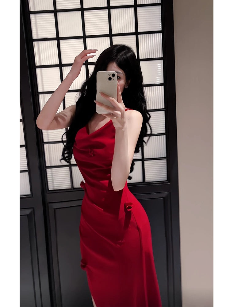 Robe de bal longue fendue en satin bordeaux à bretelles spaghetti et jolie sirène C2371
