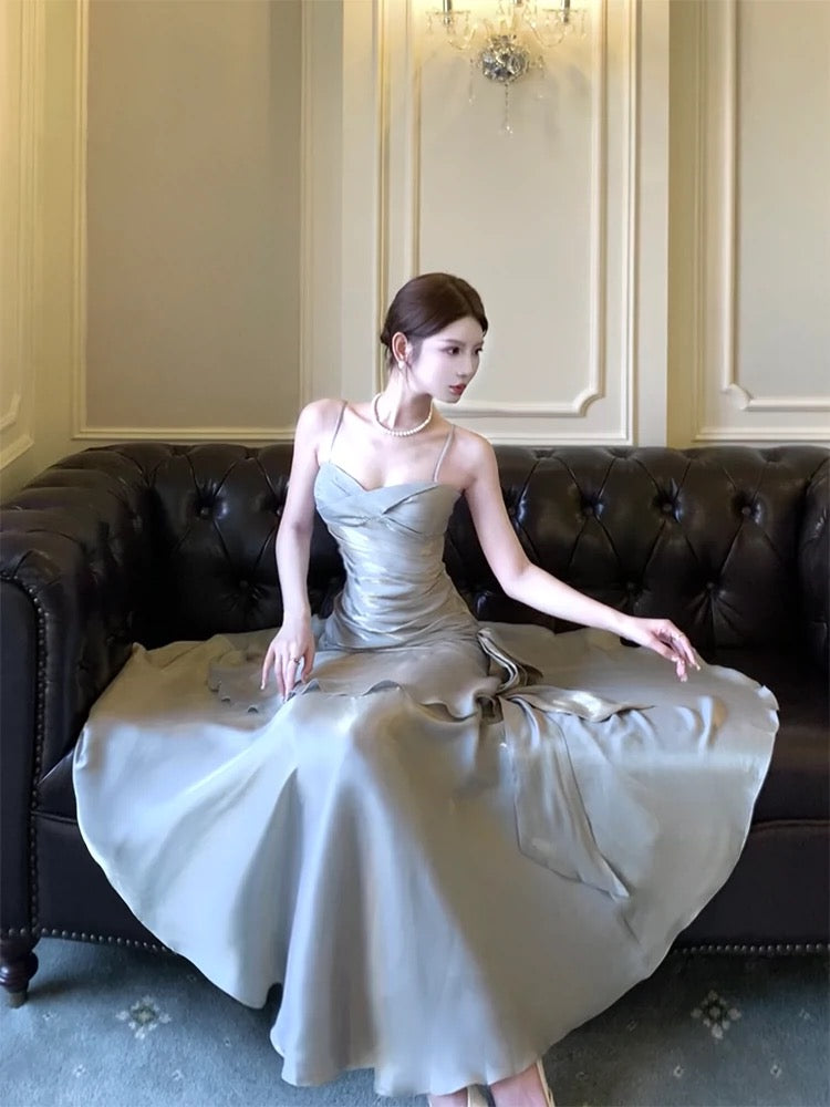 Jolie robe de bal longue en satin à bretelles spaghetti et gaine C2378