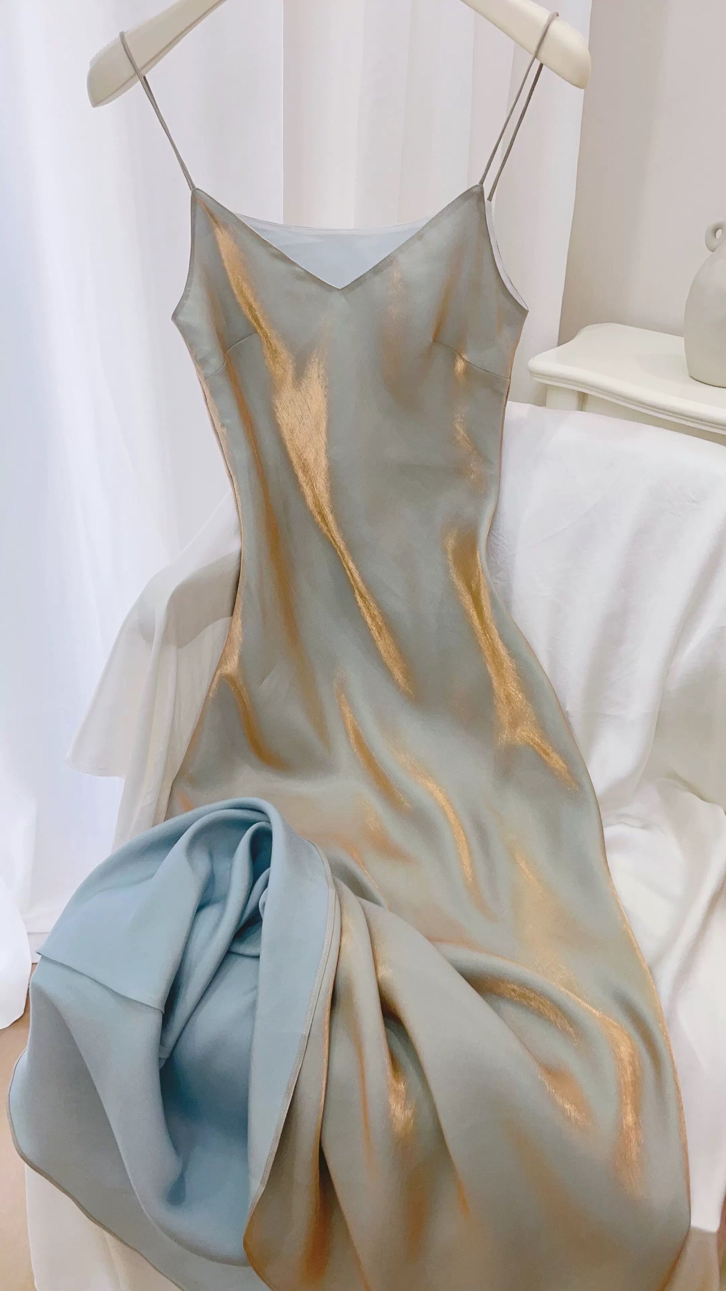 Superbe robe de soirée longue à bretelles spaghetti sirène C2412