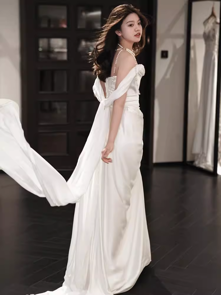 Robe de mariée longue en Satin blanche, ligne A, épaules dénudées, à volants, Simple, C244