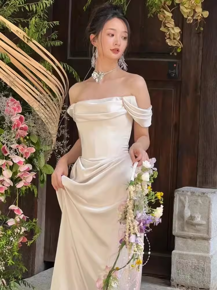 Robe de mariée longue en Satin blanche, ligne A, épaules dénudées, à volants, Simple, C244