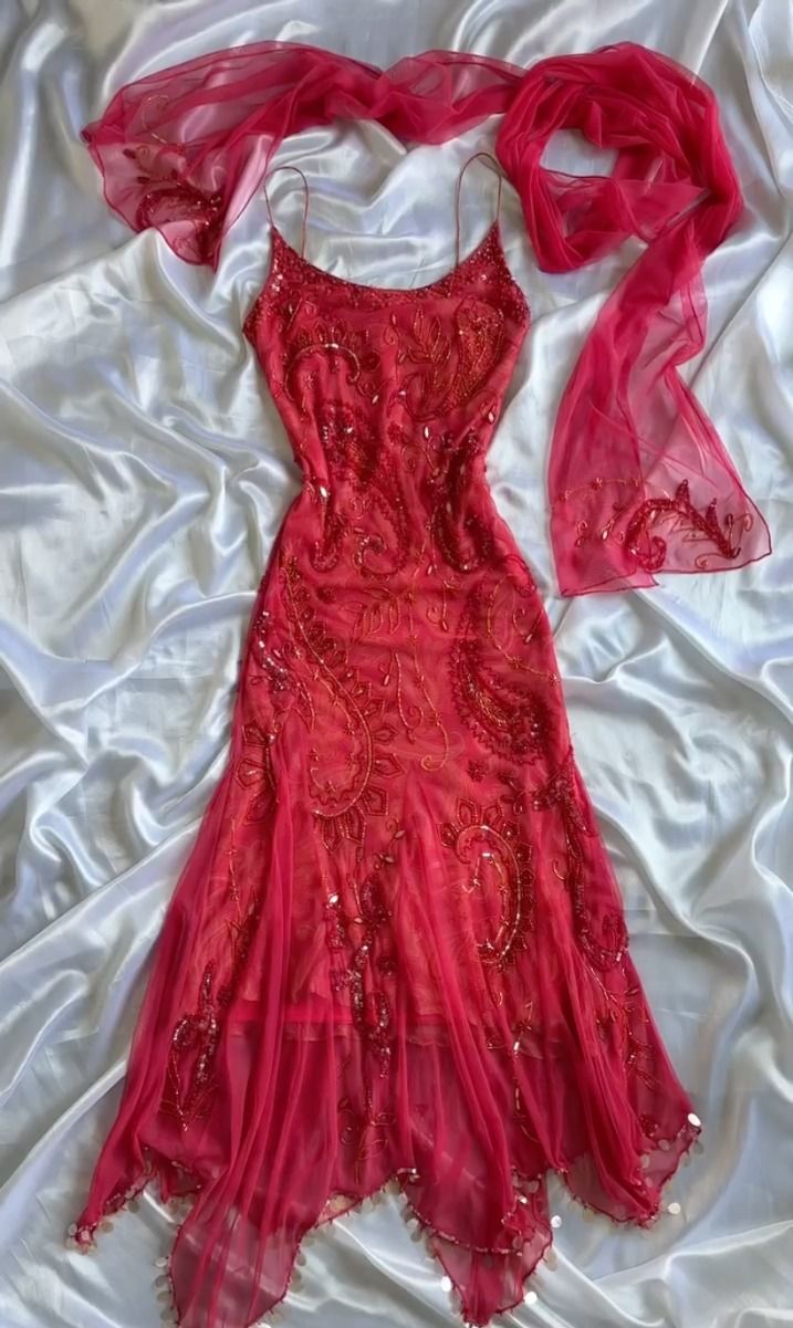 Robe de soirée sexy en mousseline de soie rouge à bretelles spaghetti sans manches C2499