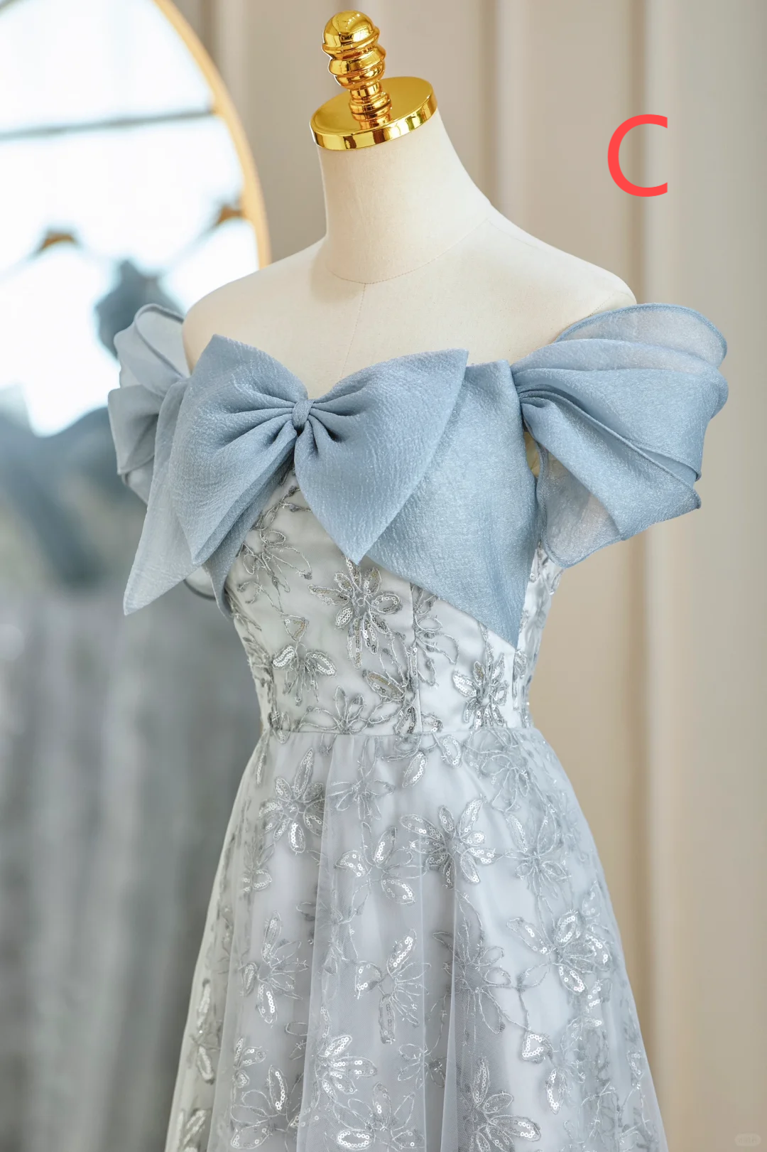 Robe de demoiselle d'honneur longue bleu pâle en mousseline de soie et dentelle, coupe trapèze, C3815