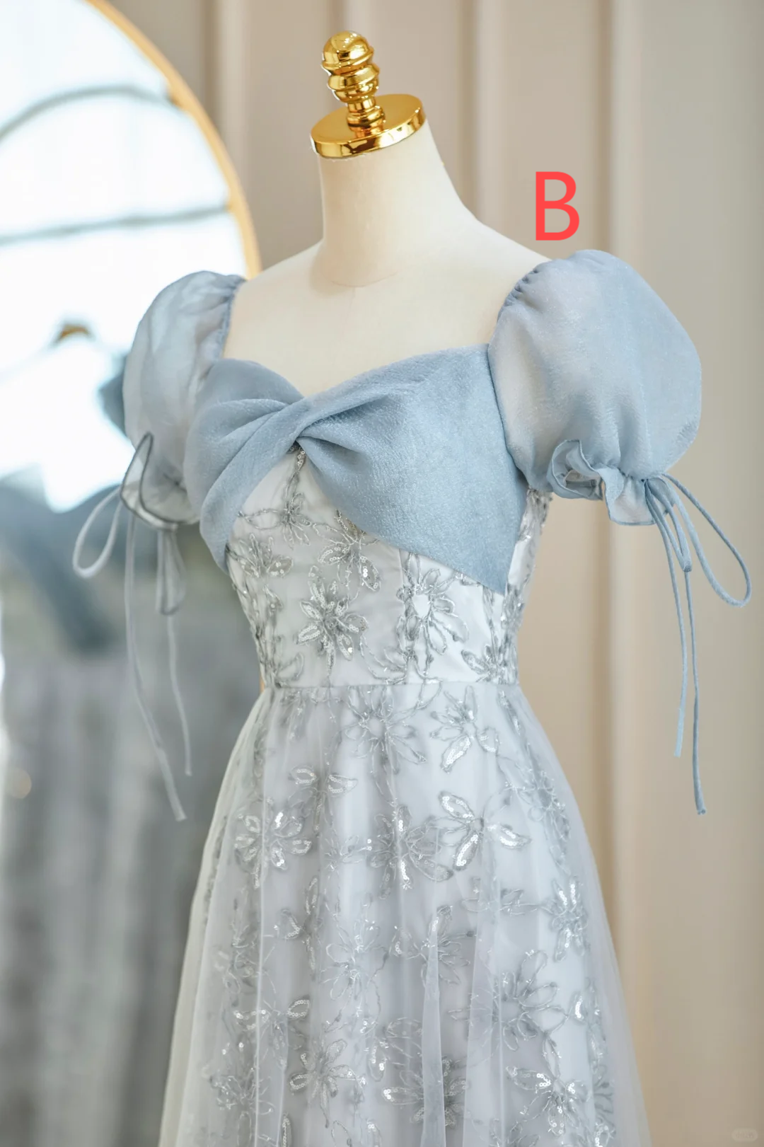 Robe de demoiselle d'honneur longue bleu pâle en mousseline de soie et dentelle, coupe trapèze, C3815