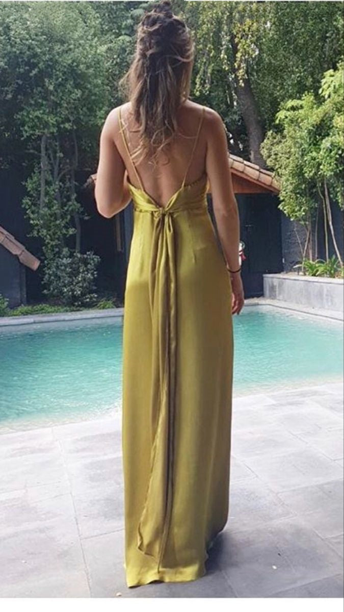 Robe de soirée longue en dentelle à bretelles spaghetti et à gaine modeste C2836