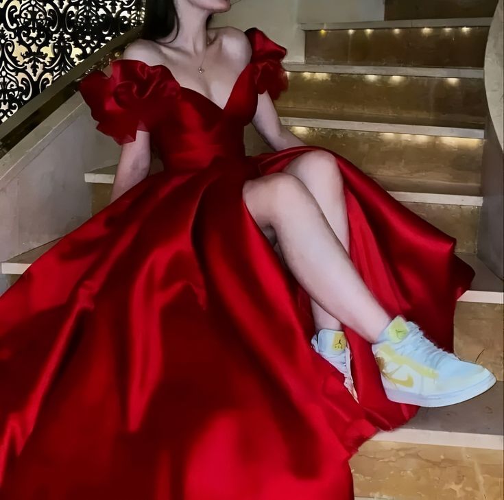 Vintage Ball Gown V Neckline Satin Slit Prom Dresses Evening Gowns With Fold C3070