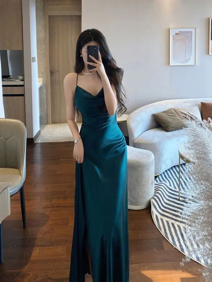 Robe de soirée longue en satin vert sirène fendue C3128