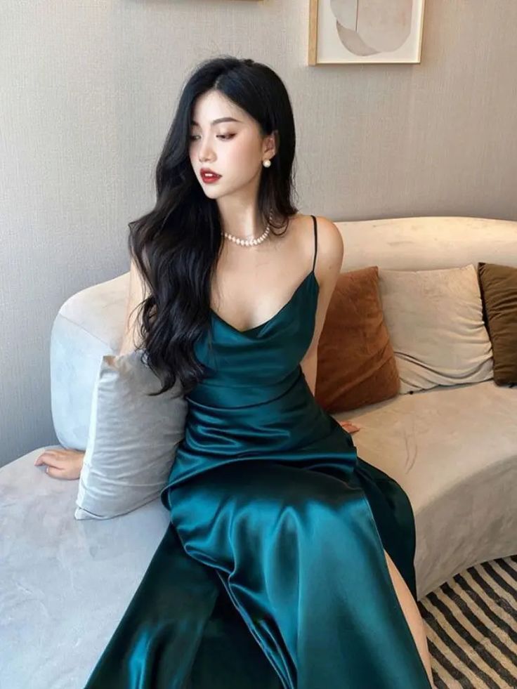Robe de soirée longue en satin vert sirène fendue C3128