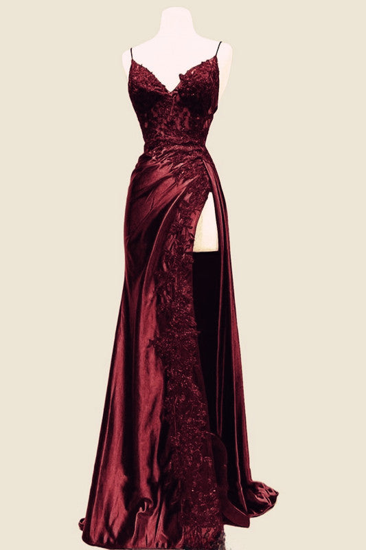 Robe de soirée élégante à bretelles spaghetti en satin bordeaux et perles C3156