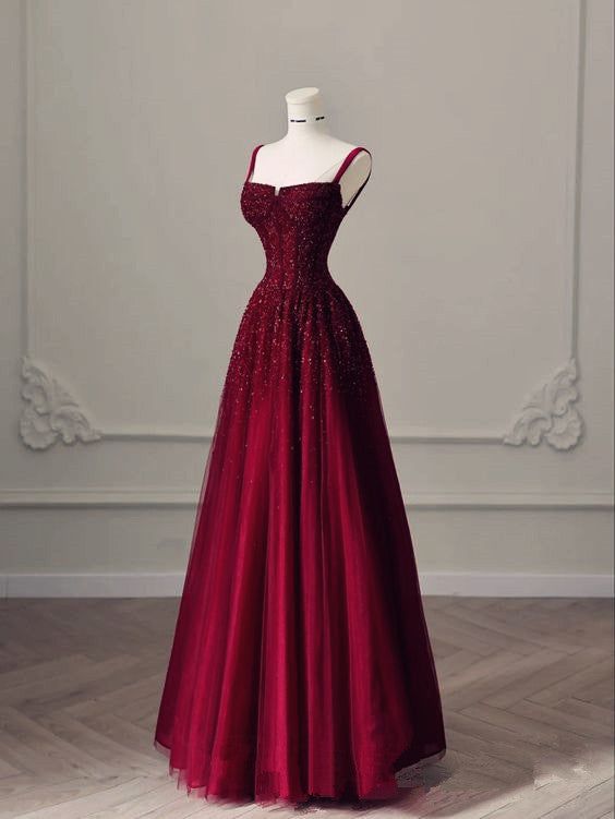 Robe de soirée longue élégante en satin et tulle bordeaux avec bretelles en forme de A C3163