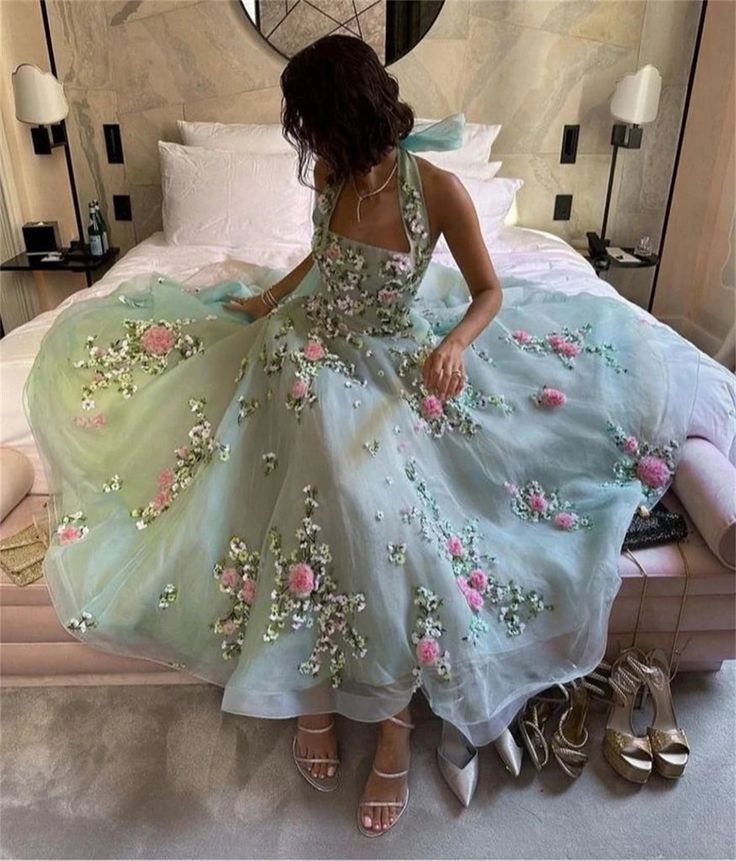 Halter Neck Flowers Embroidered Chiffon Prom Dress Green Party Dresses C3177