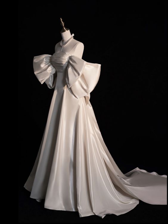 Robe de bal élégante sans bretelles en satin longues robes de mariée blanches avec nœud CC346