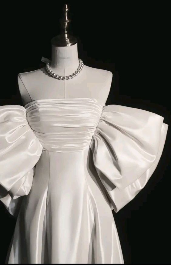 Robe de bal élégante sans bretelles en satin longues robes de mariée blanches avec nœud CC346