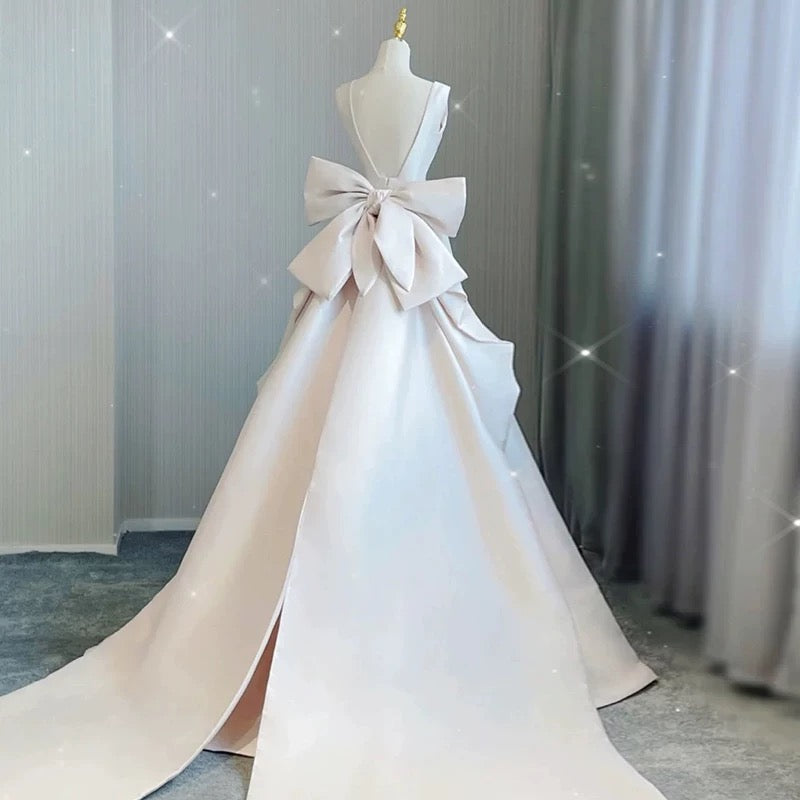 Chic Ball Gown V neckline Sleeveless Ivory Satin Long Wedding Dresses With Bow C3600