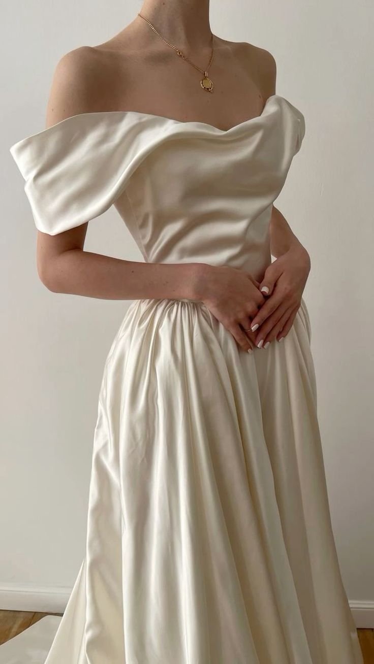 Simple white satin Bridal dress white Wedding dress With Ruffles C3781